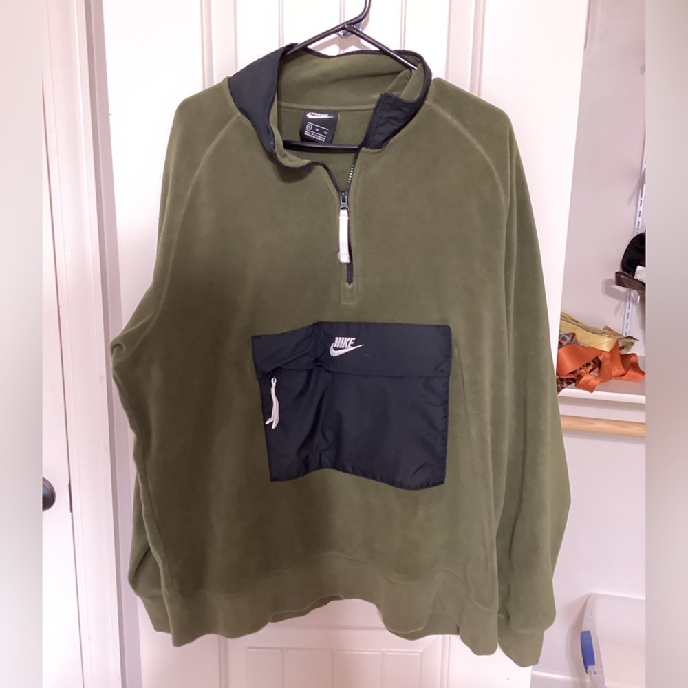 Nike men’s XL fleece quarter zip with front zipper pocket